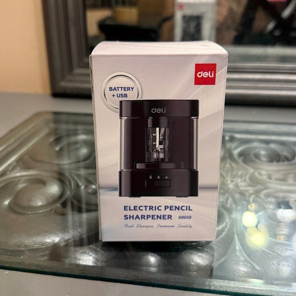 Deli Black Electric Pencil Sharpener - Picture 2 of 5